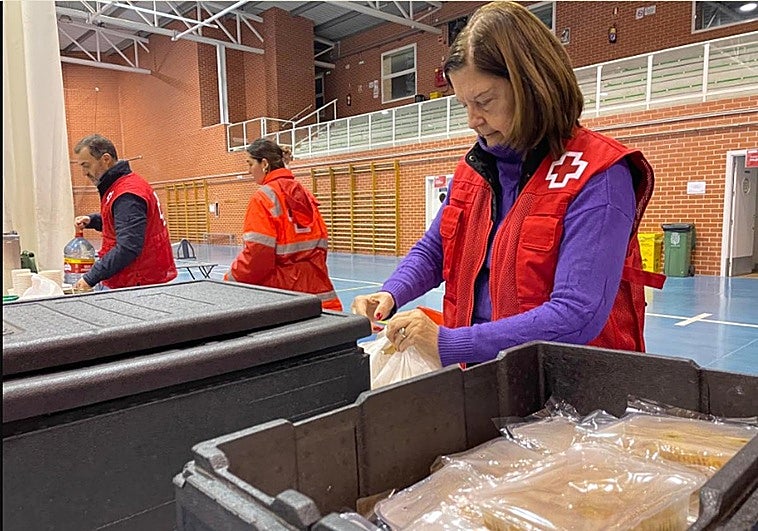 El Ayuntamiento abre el polideportivo Paquillo Fernández para personas sin hogar por el temporal